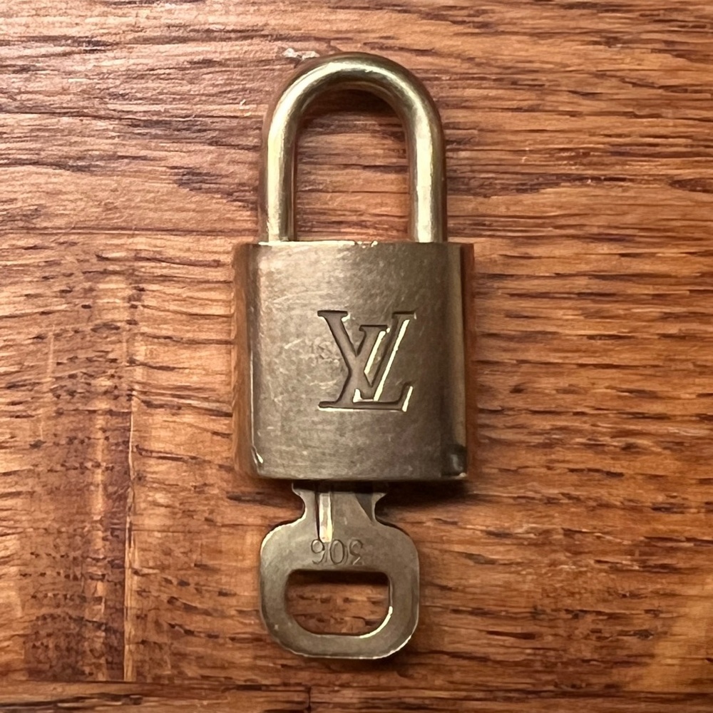 LV lock and key #306 - Picture 2 of 5